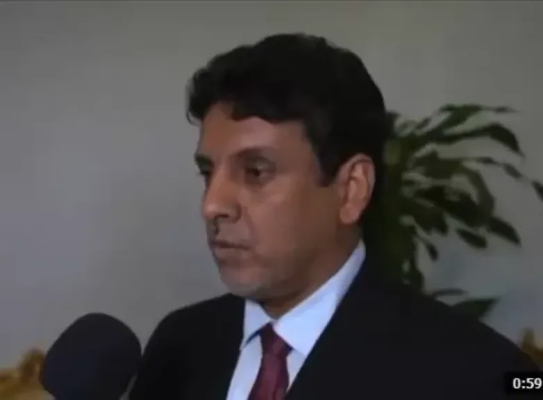 قيادي بارز بالمجلس الانتقالي يكشف: هكذا هرب عيدروس الزبيدي عبر السفينة إلى الصومال (فيديو)